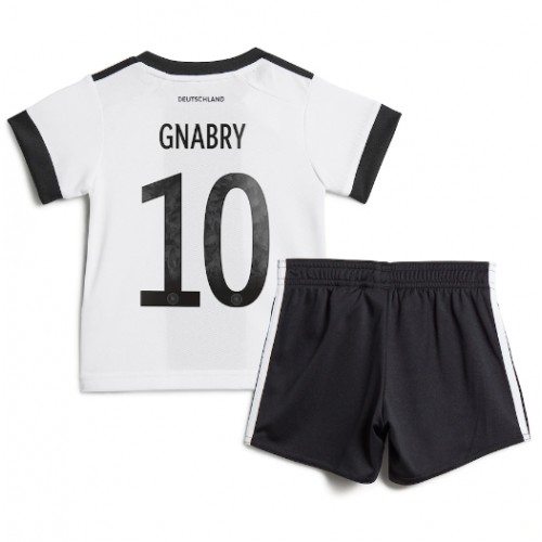 Otroški Nogometni dresi Nemčija Serge Gnabry #10 Domači SP 2022 Kratek Rokav (+ Kratke hlače)